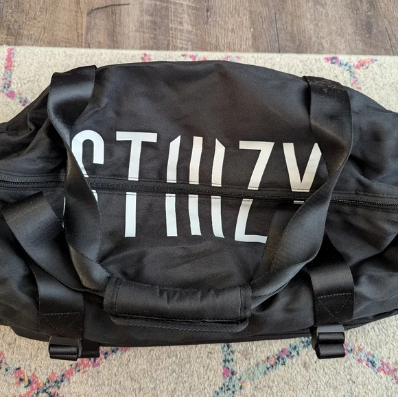 Stiiizy Smell Proof Duffle Bag - Picture 2 of 6